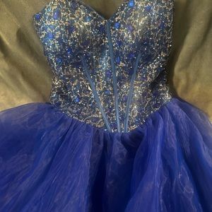 Beautiful royal blue dress. Please see pictures for measurements.